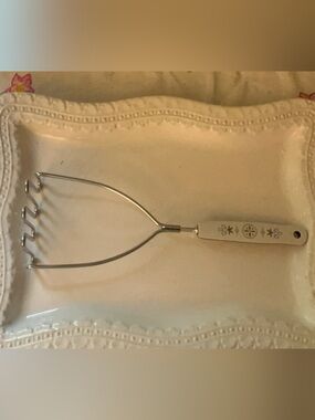 Vintage 1960s EKCO potato masher with Dutch Tulip Design